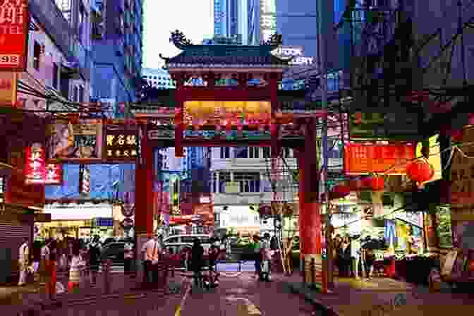 A Vibrant And Bustling Scene Of The Temple Street Night Market In Hong Kong, With Colorful Stalls And People Browsing Hong Kong Travel Guide (Unanchor) Between The Skyscrapers Hong Kong 3 Day Discovery Tour